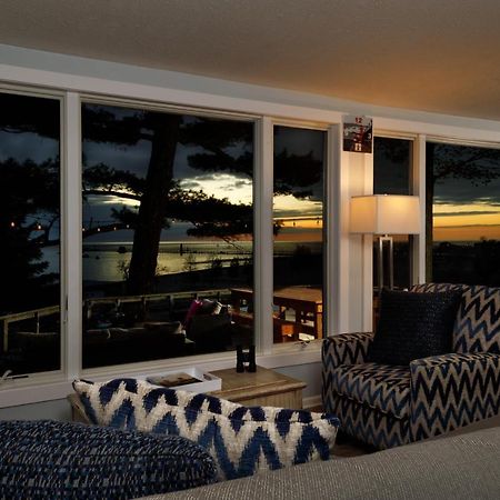 Looking Glass Beachfront Inn Grand Haven Extérieur photo