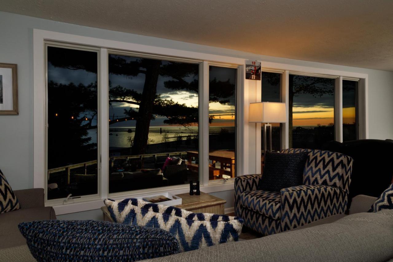 Looking Glass Beachfront Inn Grand Haven Extérieur photo