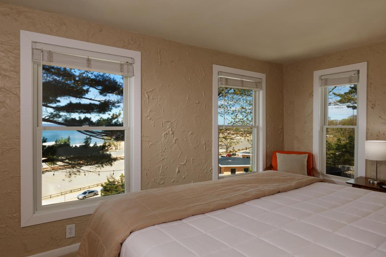 Looking Glass Beachfront Inn Grand Haven Extérieur photo