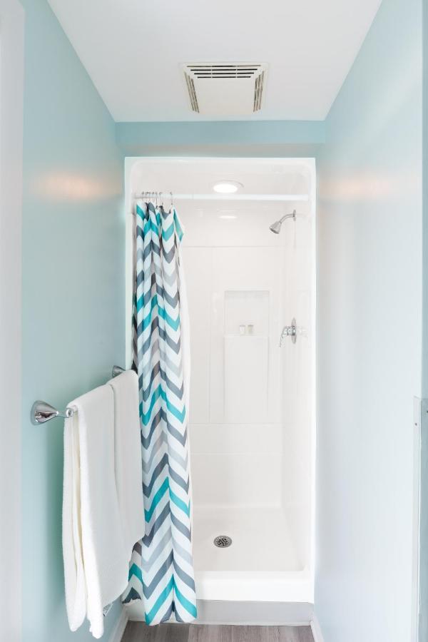 Looking Glass Beachfront Inn Grand Haven Extérieur photo