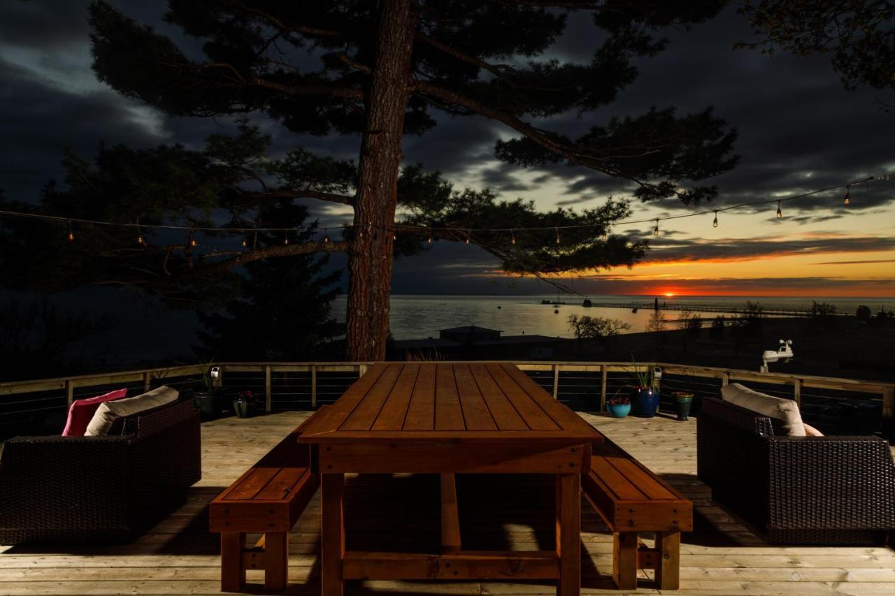 Looking Glass Beachfront Inn Grand Haven Extérieur photo