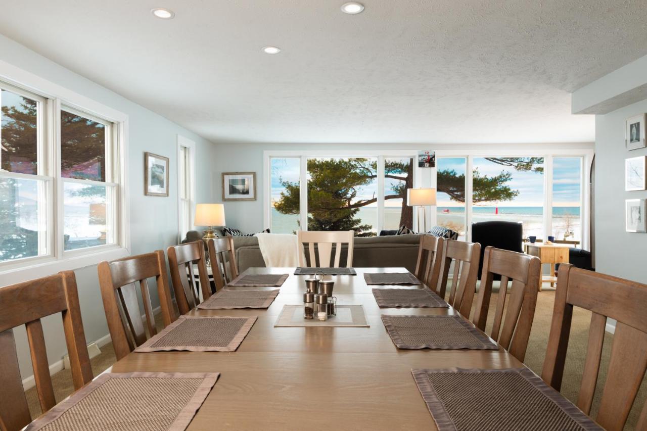 Looking Glass Beachfront Inn Grand Haven Extérieur photo