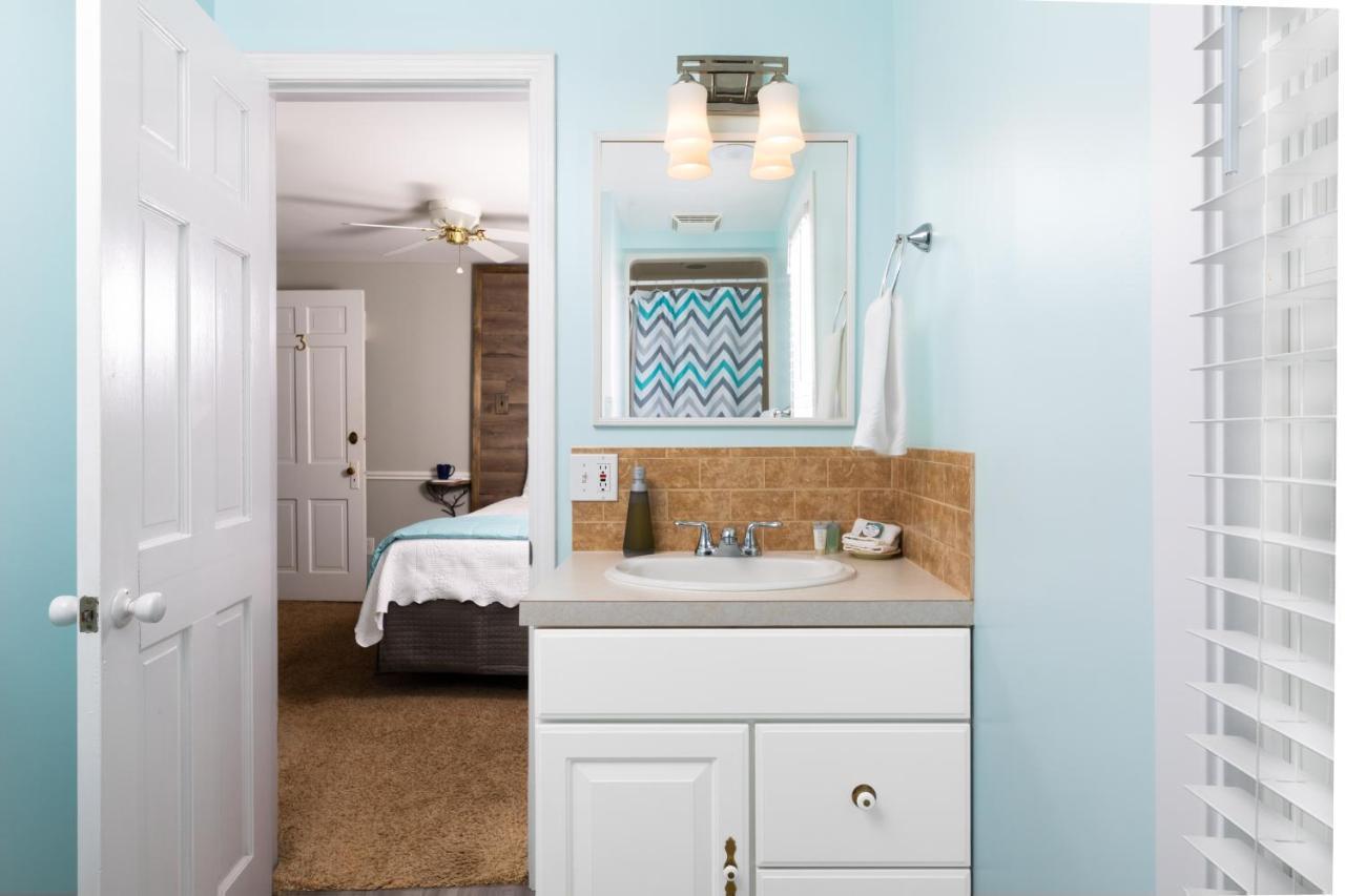 Looking Glass Beachfront Inn Grand Haven Extérieur photo