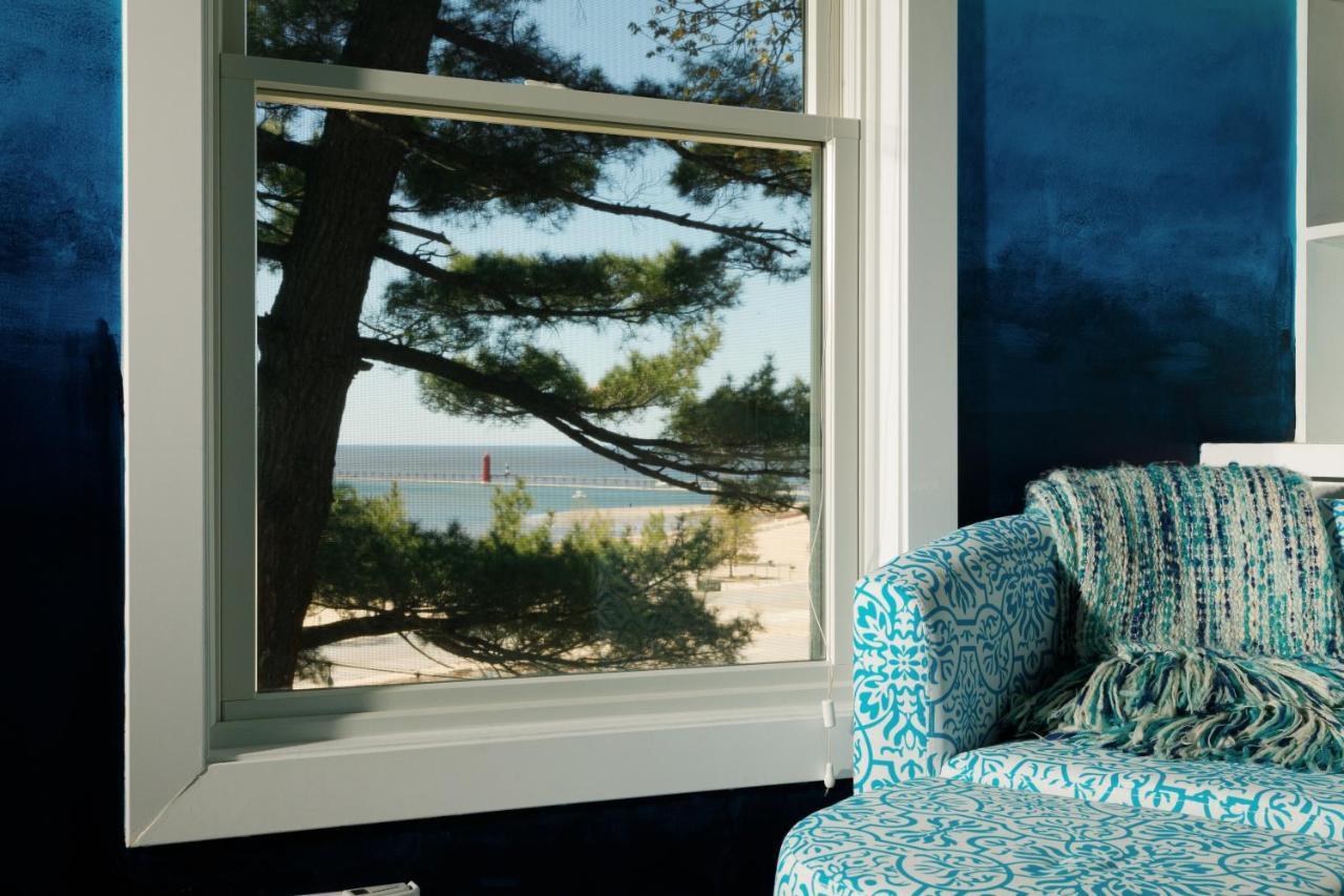 Looking Glass Beachfront Inn Grand Haven Extérieur photo