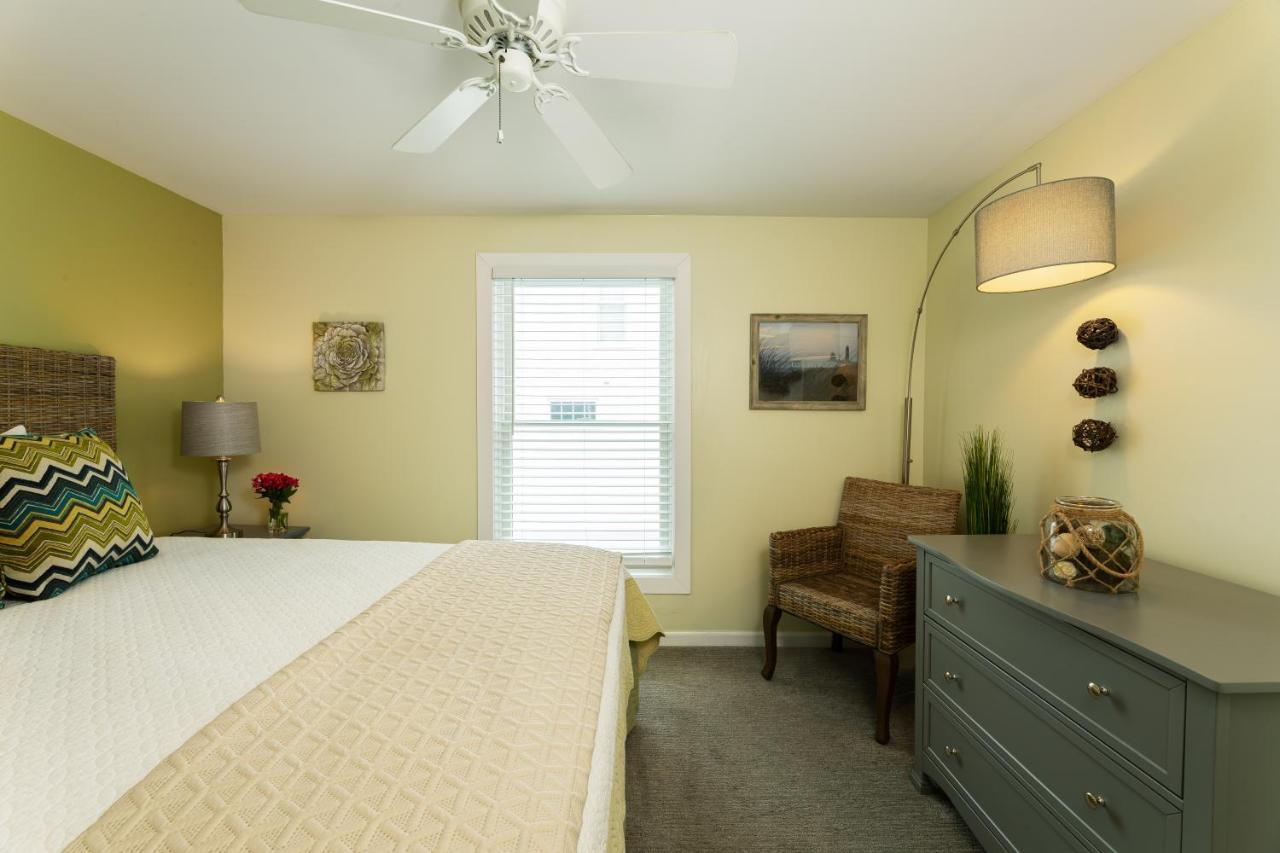 Looking Glass Beachfront Inn Grand Haven Extérieur photo